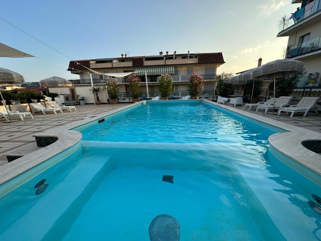 Hotel Costa Verde Pineto Buitenkant foto