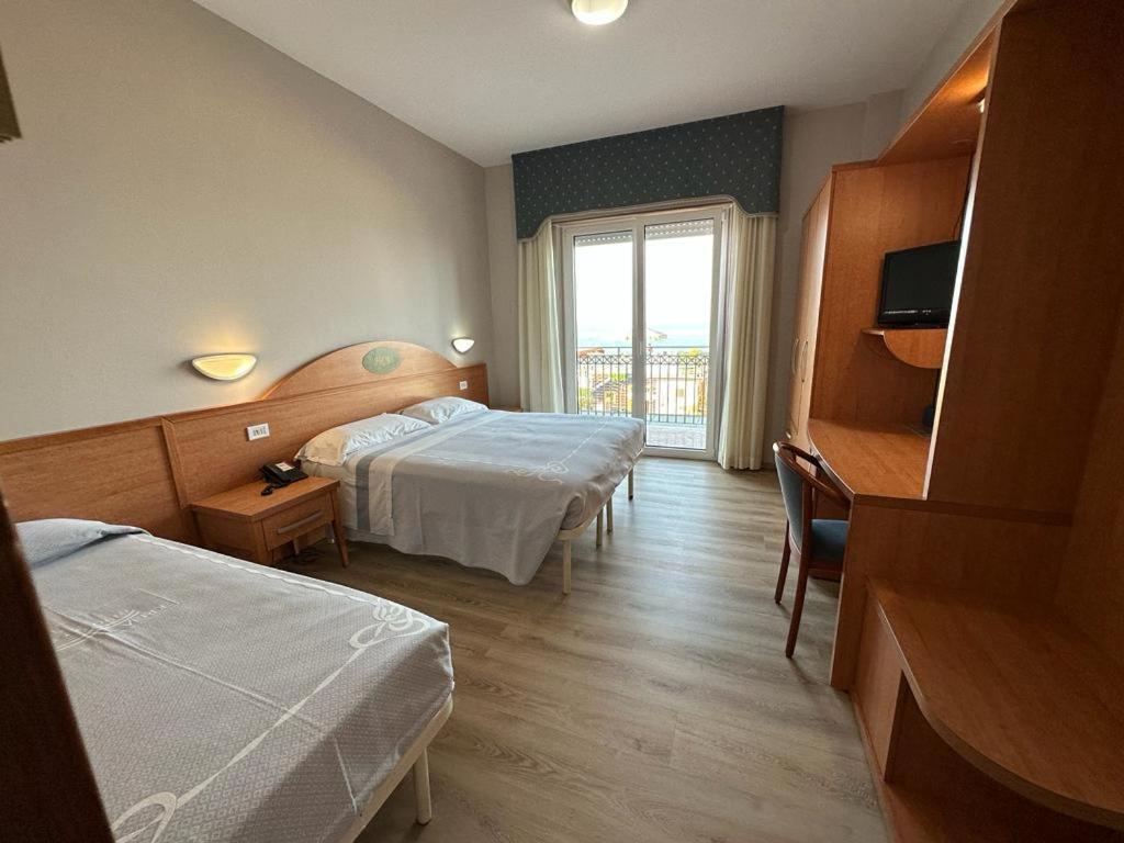 Hotel Costa Verde Pineto Buitenkant foto